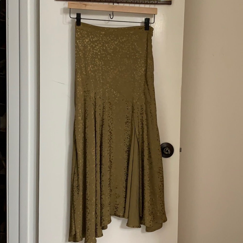 Skirt with a side slit